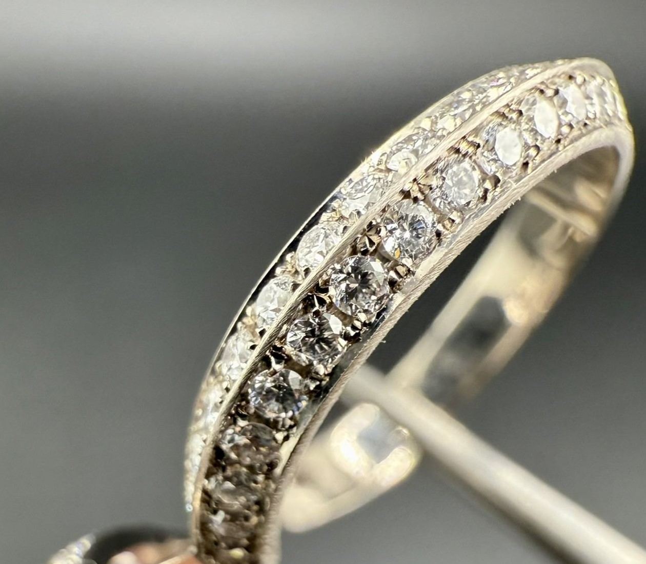 Bague diamant rose sertie pavé — atelier SKJ Serti, Anvers