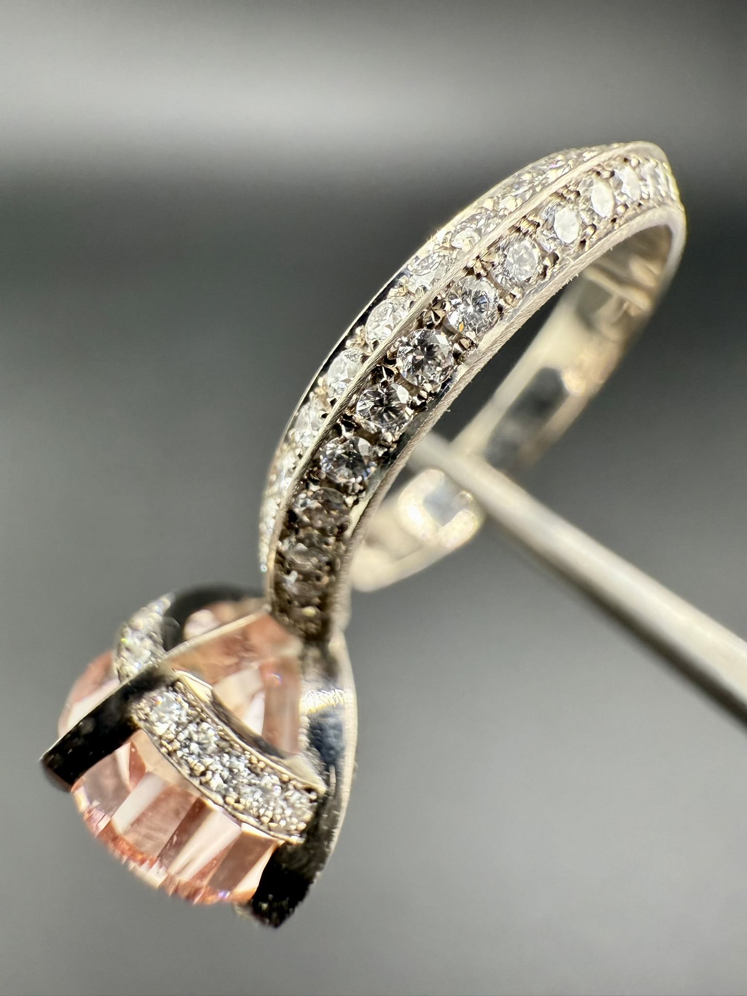Bague diamant rose sertie pavé — atelier SKJ Serti, Anvers