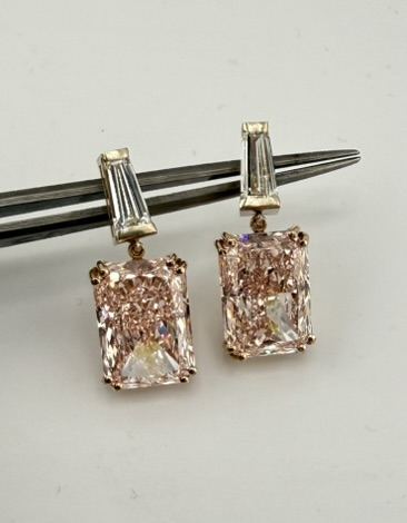 Boucles d'oreilles taille radiant, diamants roses — atelier SKJ Serti, Anvers