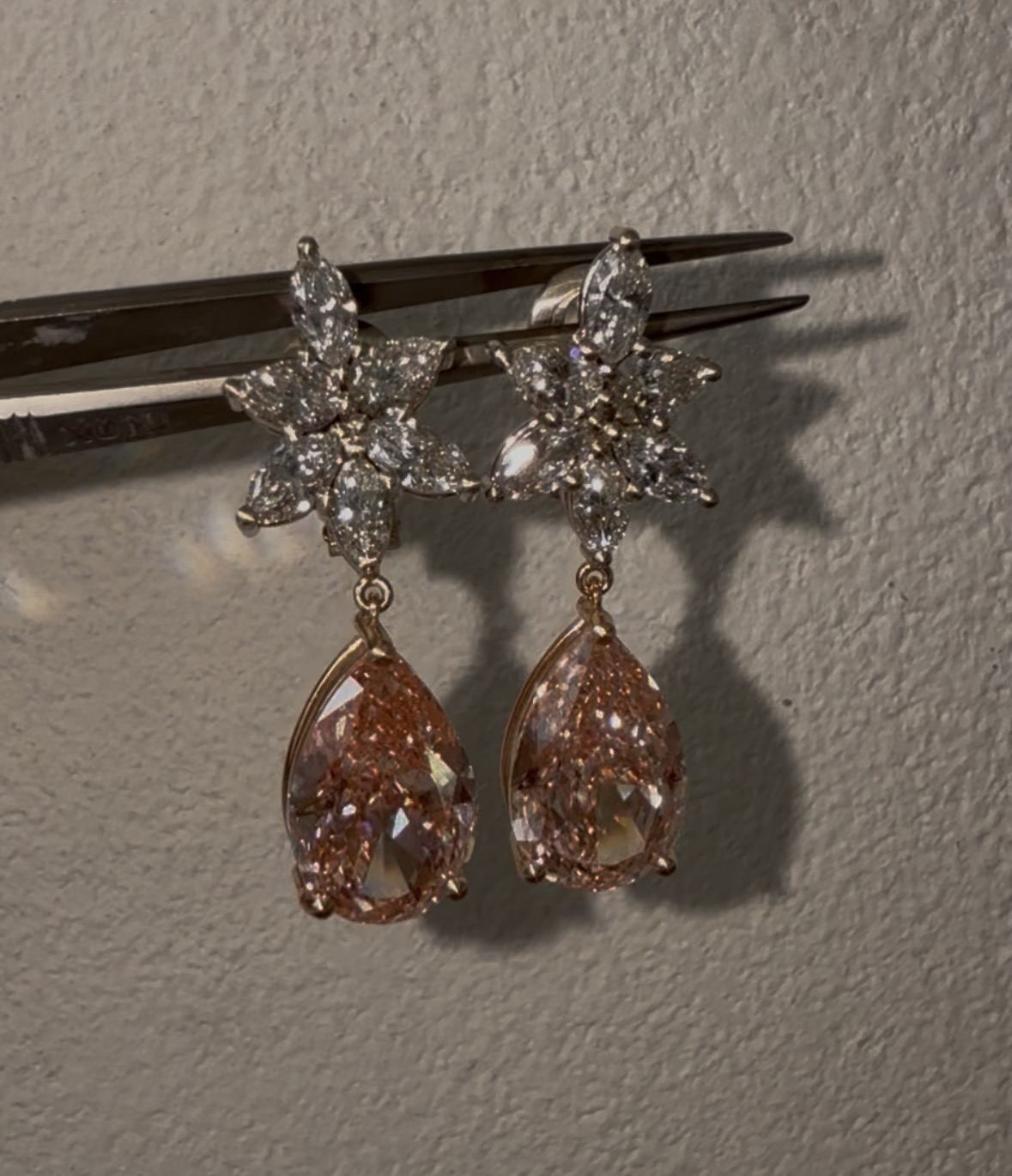 Pendants fleur sertis de diamants roses — atelier SKJ Serti, Anvers